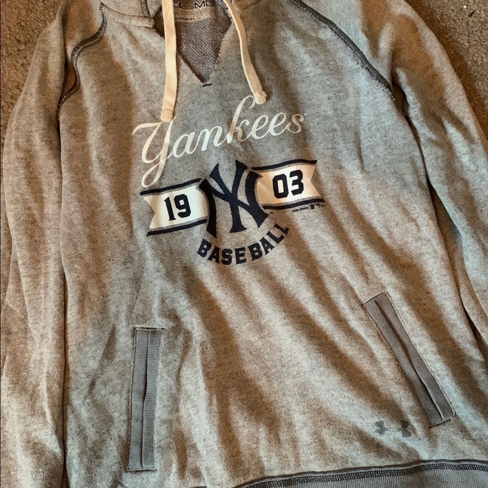 Under armour cold gear Yankees sweatshirt